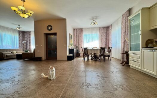 Трехэтажный дом в Святом Власе с видом на море ID: 23179