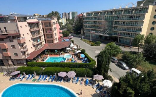 Трёхкомнатная квартира с видом на бассейн на Солнечном Берегу ID: 36467