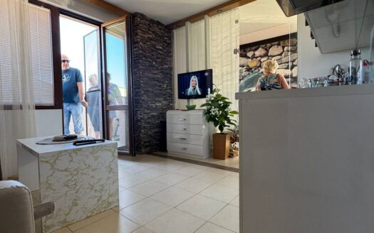 Двухкомнатная квартира в центре Солнечного Берега ID: 43489