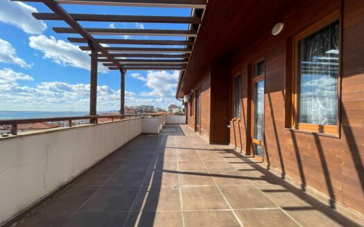 Четырехкомнатный апартамент с террасой и видом на море в Святом Власе ID: 42115