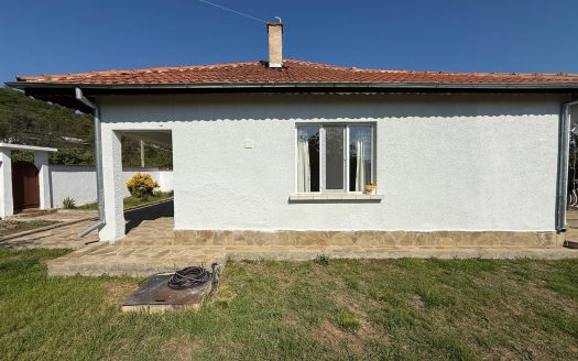 Дом с бассейном в селе Горица ID: 79294