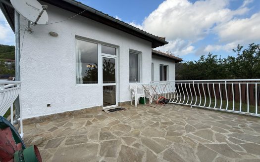 Дом с бассейном в селе Горица ID: 79294