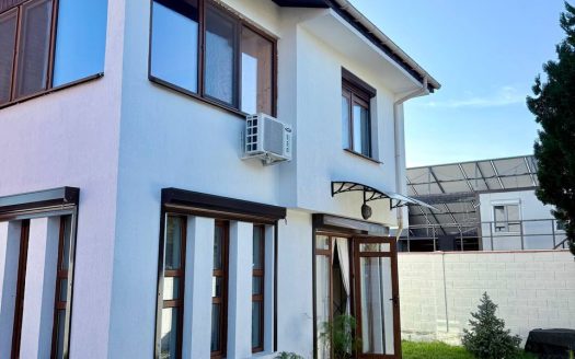 Жилой дом с участком в Гюлёвце — просторный формат для постоянного проживания ID: 80140